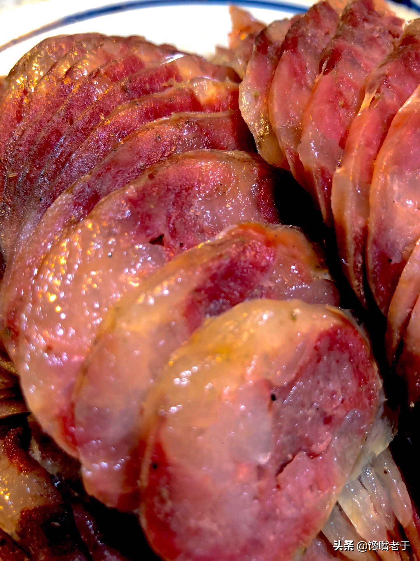 灌香肠时，记住这个加盐比例！灌出来的香肠鲜香好吃，还不发霉