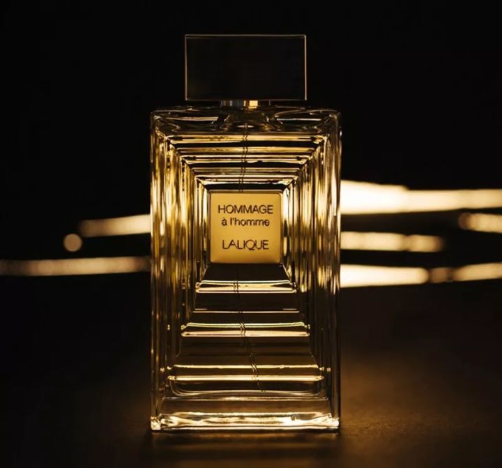 为啥女人喷香水,女人为什么爱喷刺鼻的香水