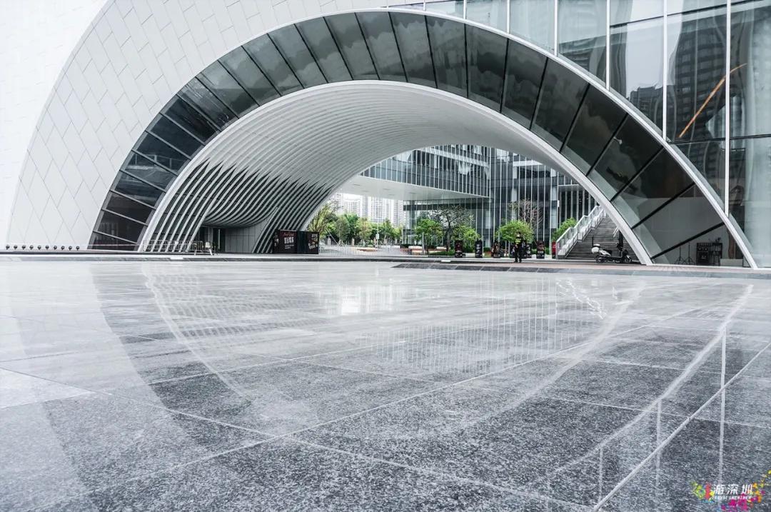 又是看完想去系列！深圳这个高颜值新地标，地铁直达还免费