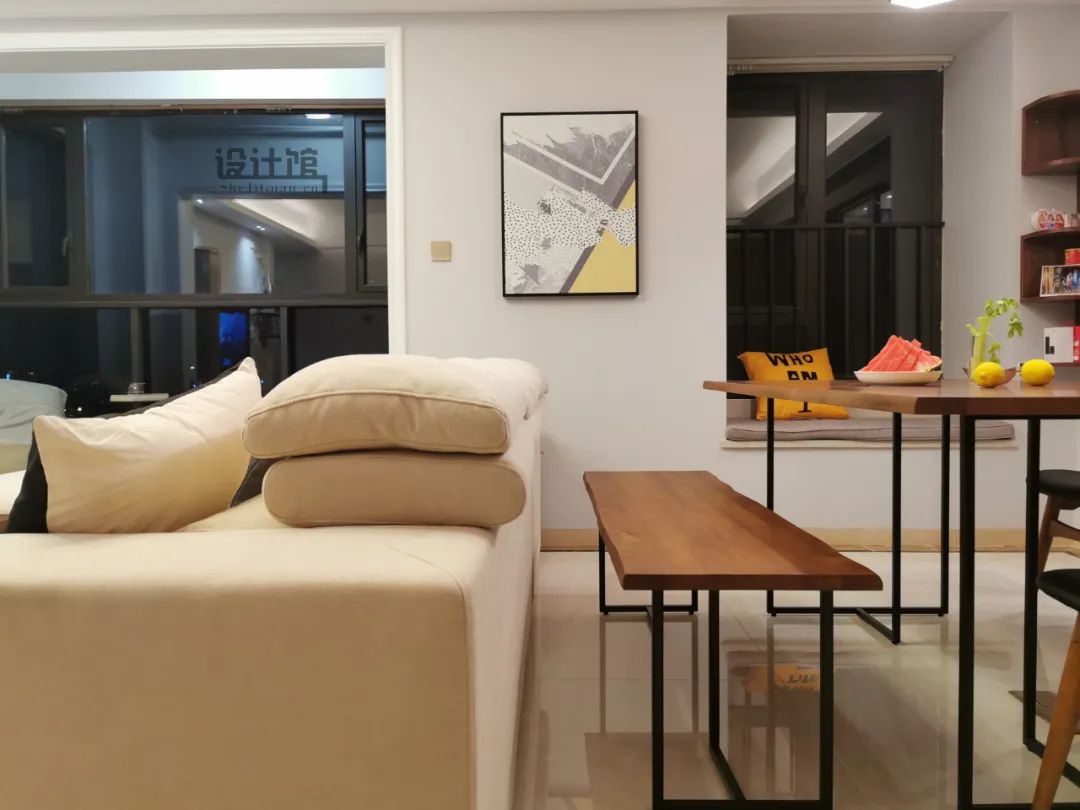 沙发不靠墙什么效果,沙发不靠墙的利与弊