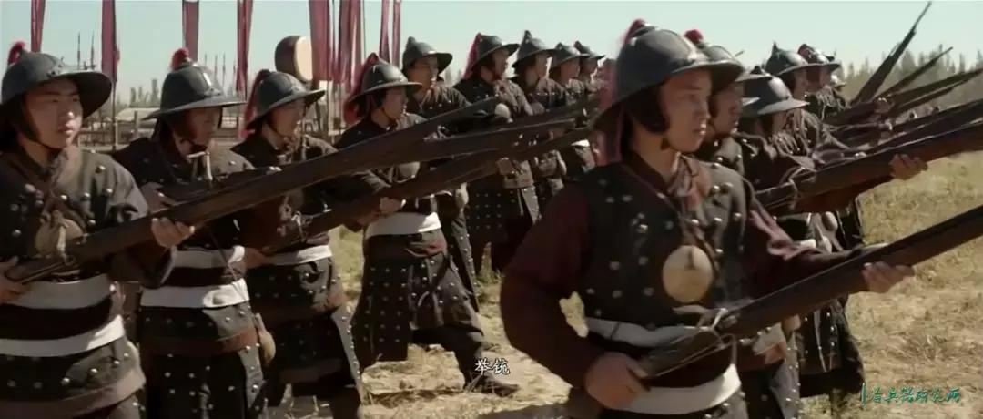 擂鼓助威鸣金收兵,擂鼓助威鸣金收兵是什么意思