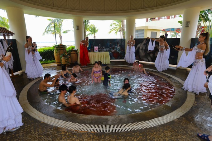 广东珠海浪漫之城视频,珠海海洋王国温泉