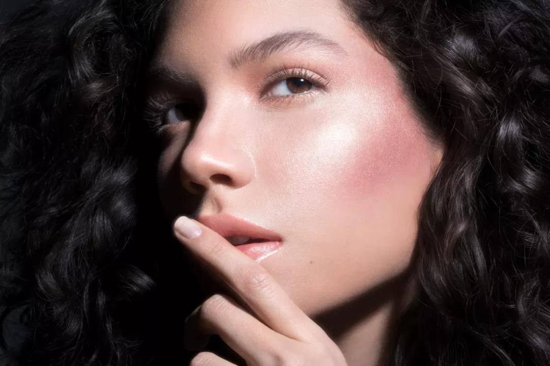 腮红可以让脸颊饱满吗,腮红能遮泪沟么