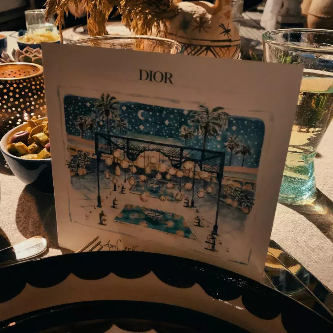 在摩洛哥皇宫，穿拖鞋看秀，是什么体验？