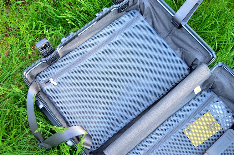 又要值乘了,放下背包拎起皮箱,地平线8号拉杆箱体验