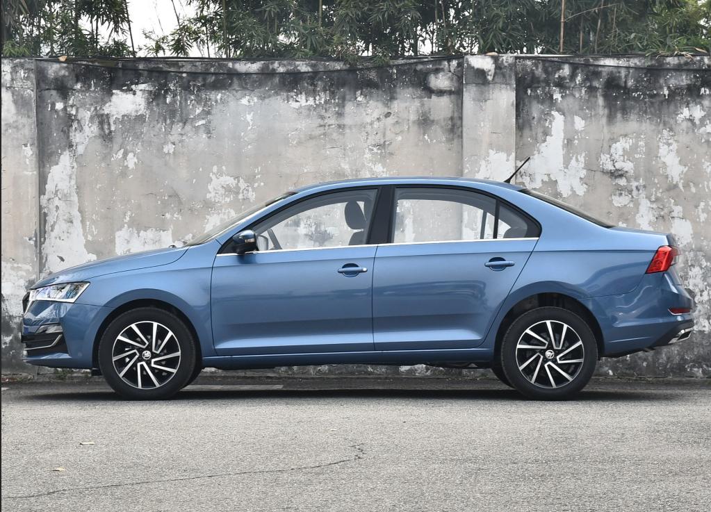 空间小的车值得买吗,空间大点价格10万的车