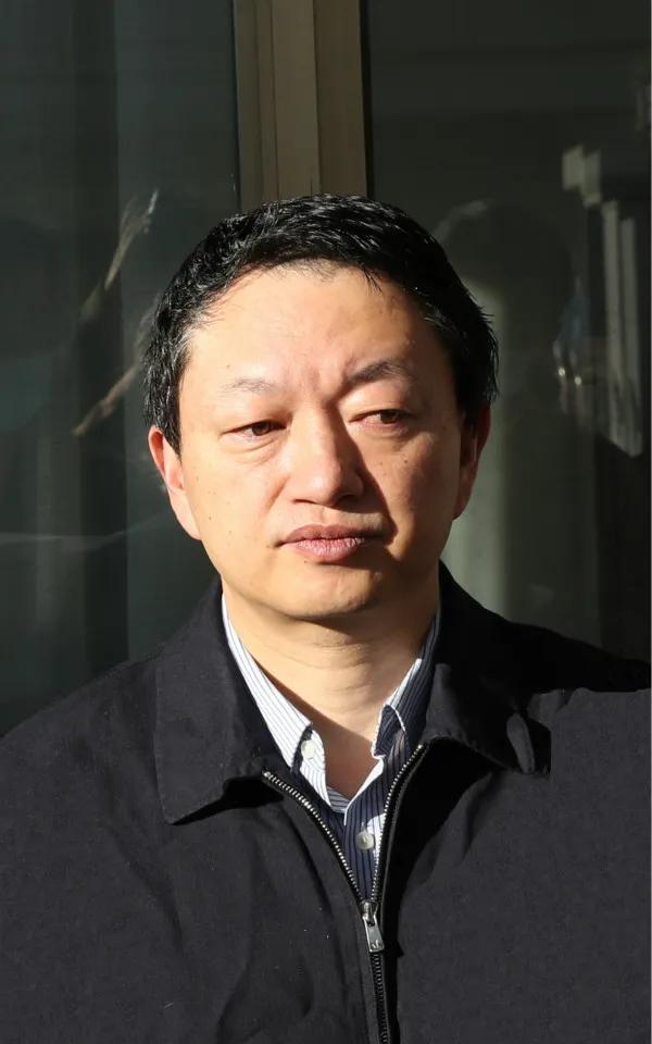 纪检专栏丨在“大管家”的贴心服务中陷落