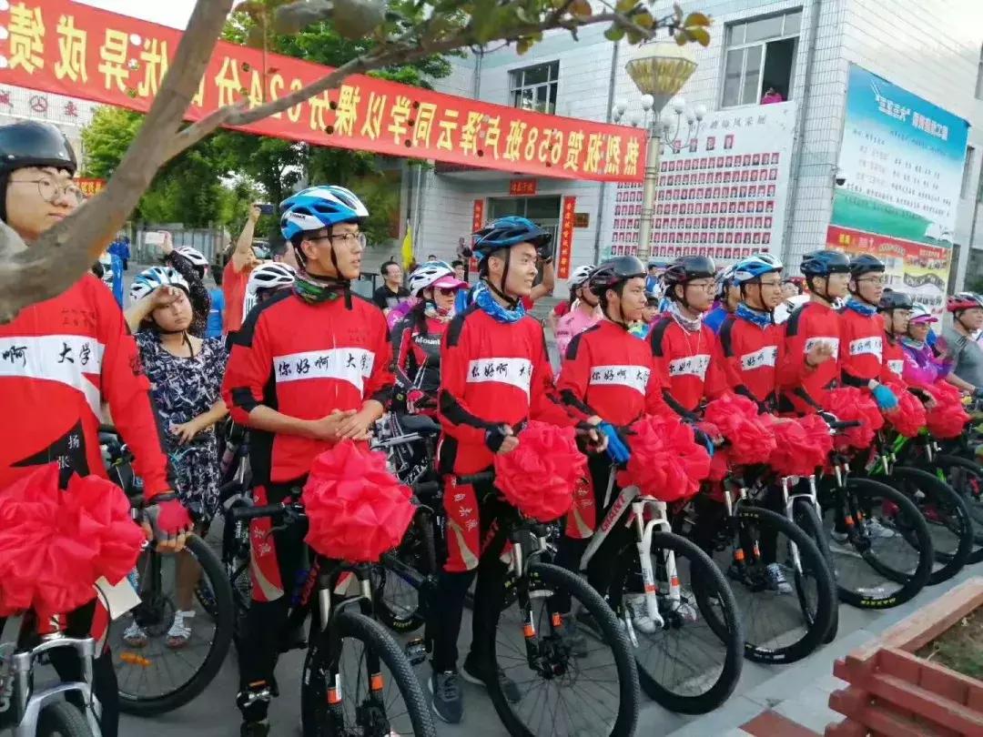 一个“疯老师”和11个“问题学生”的一场孤注一掷的冒险