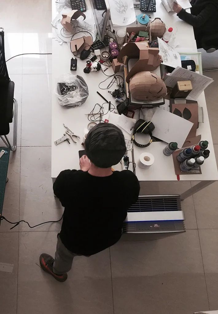 钢铁侠头盔纸板教程,钢铁侠头盔用纸箱做