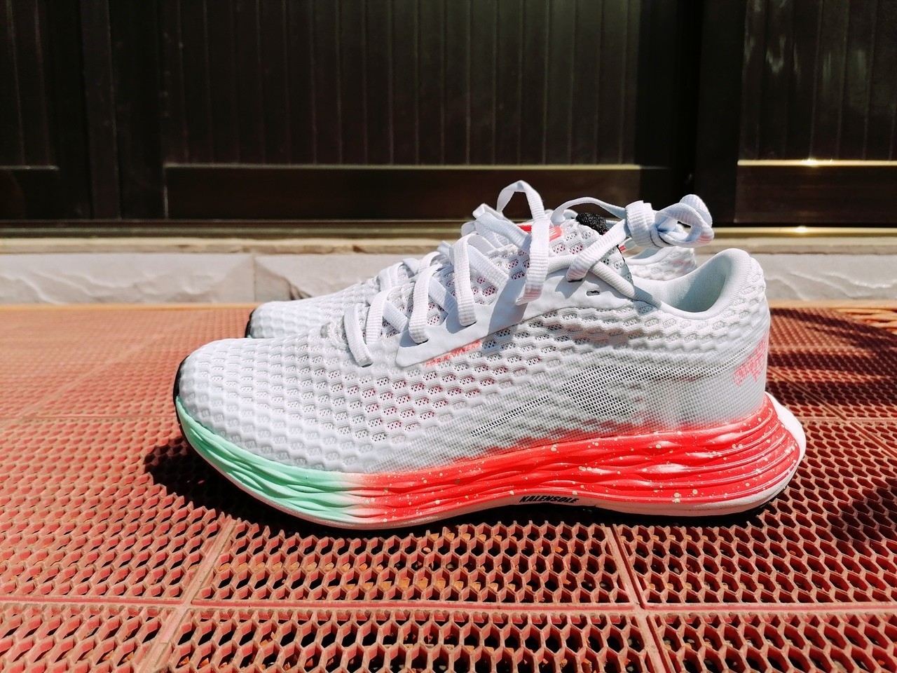 迪卡侬KDPLUS跑鞋:高颜值+高性价