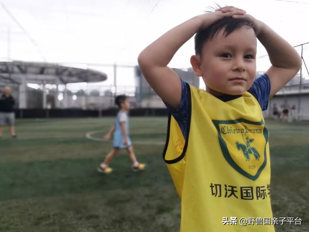 把最纯正意大利足球带来东莞,这个爸爸说足球应该这样学