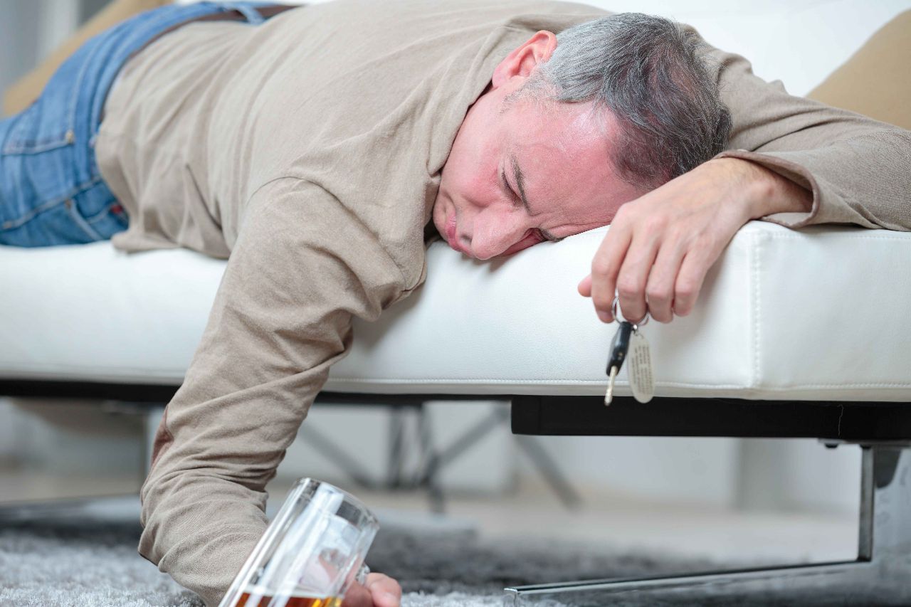 酒瘾特别大的人,酒瘾很大的人表现