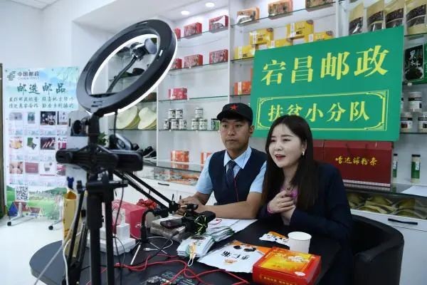 被吐槽龟速的邮政,中国邮政卖奶茶怎么就火了