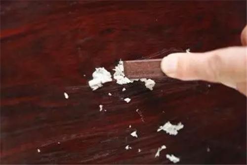 红木家具碰伤如何修复,红木家具出现划痕怎么处理