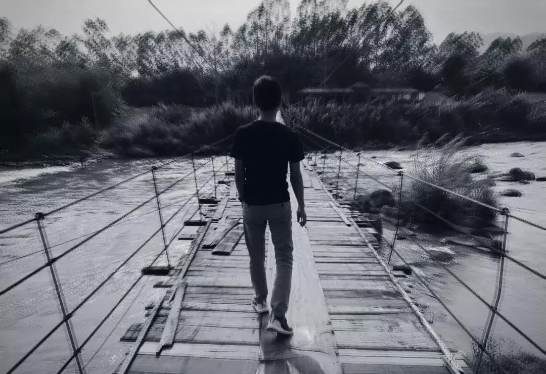 越过山丘才发现它如此优秀,越过山丘发现一无所有