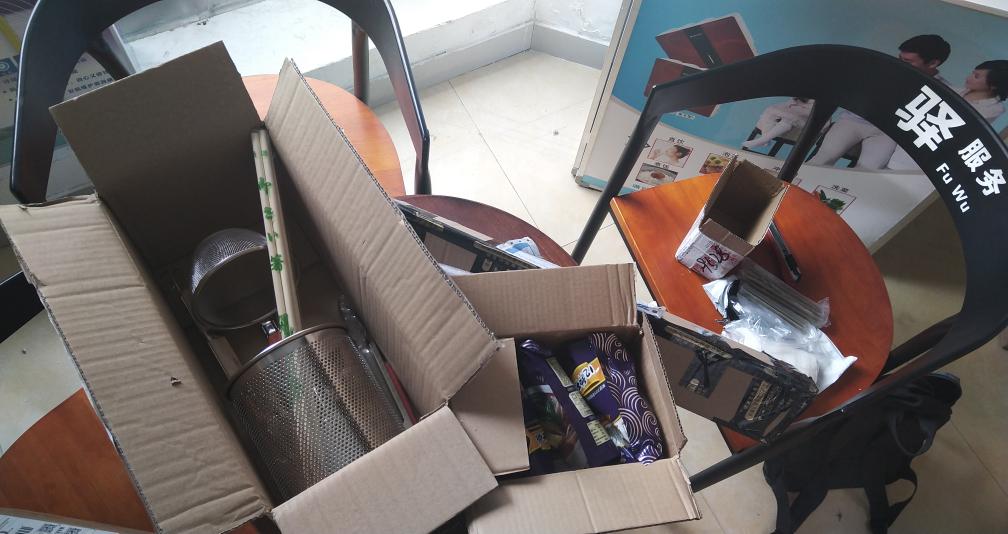 深圳成香港市民周末必打卡地只因网购“跨境取货”太划算