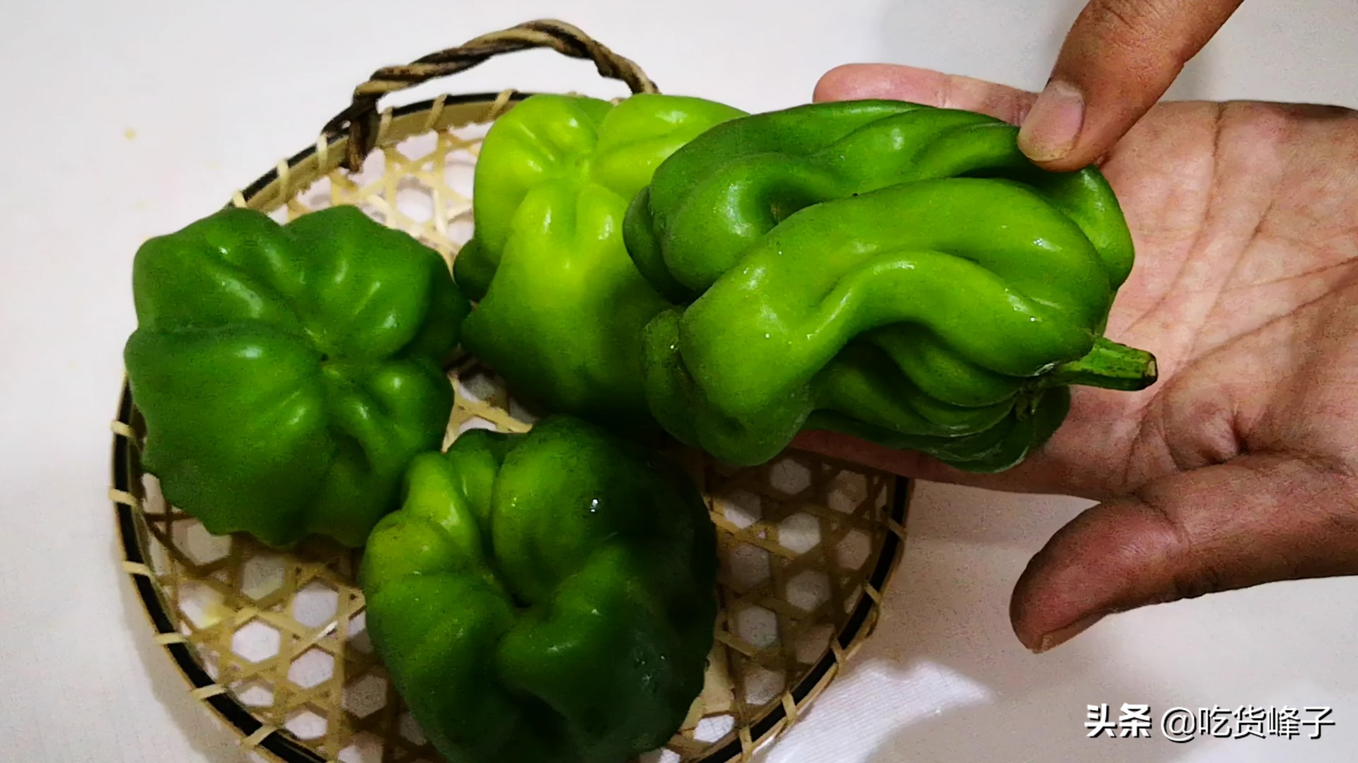 同样是青椒,激素和普通青椒有啥区别?卖菜大爷透露其中猫腻