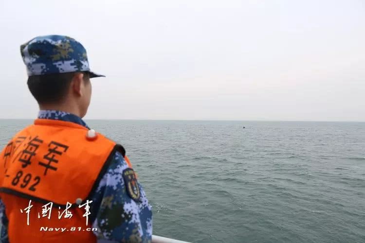 我们是中国海军请立即离开英语,我们是中国海军请立即离开英文