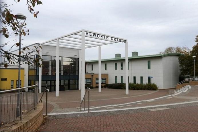 开学被通知穿校服,开学换新衣服初中