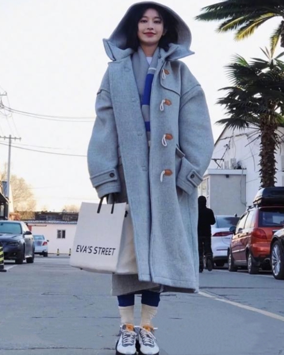 今年流行的袜子穿法大全,今年流行袜子套裤子的穿法