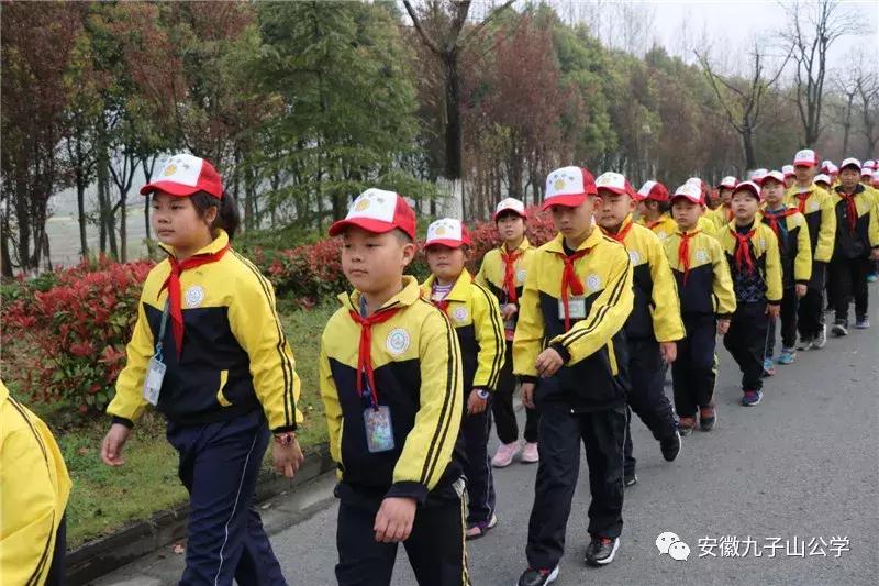 雨花台烈士陵园扫墓活动,祭扫烈士纪念碑团日活动