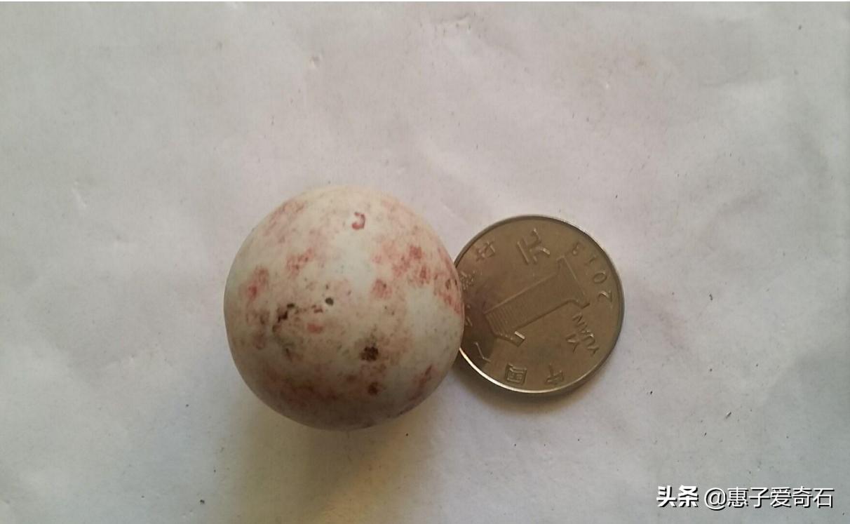 真正的钻石陨石夜明珠原石图片,价值一亿的蓝宝石陨石