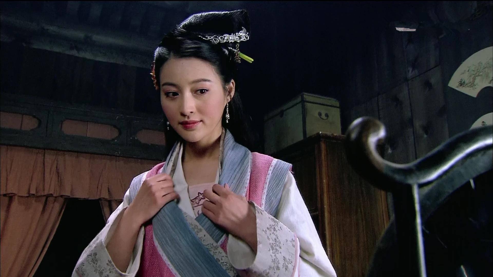 害死武大郎的王婆,她的身份真是茶铺老板娘吗?