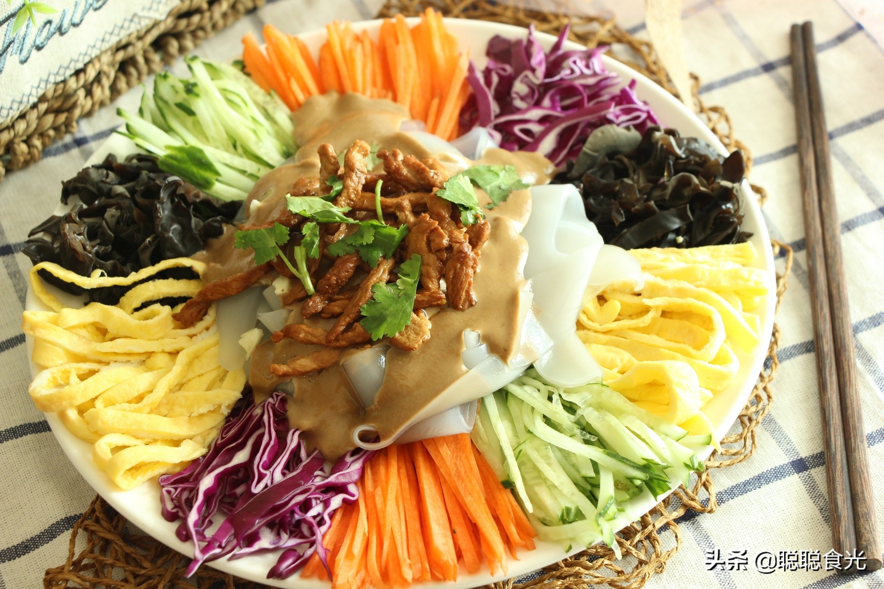 自制东北大拉皮正宗的做法,用淀粉做东北大拉皮的制作视频