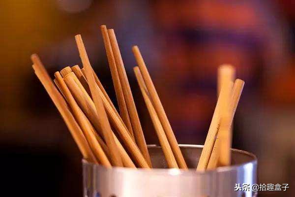 红酒软木塞破损没有开瓶器怎么开,红酒忘带开瓶器