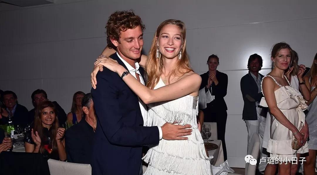 摩纳哥王妃终于精心打扮,摩纳哥最美王妃穿衣搭配