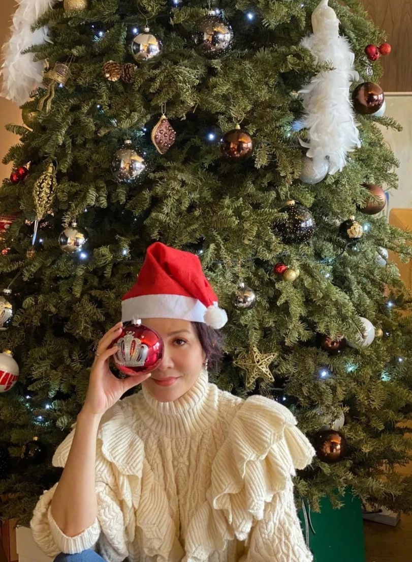 郑秀妍刘嘉玲 (刘嘉玲领开襟衫)