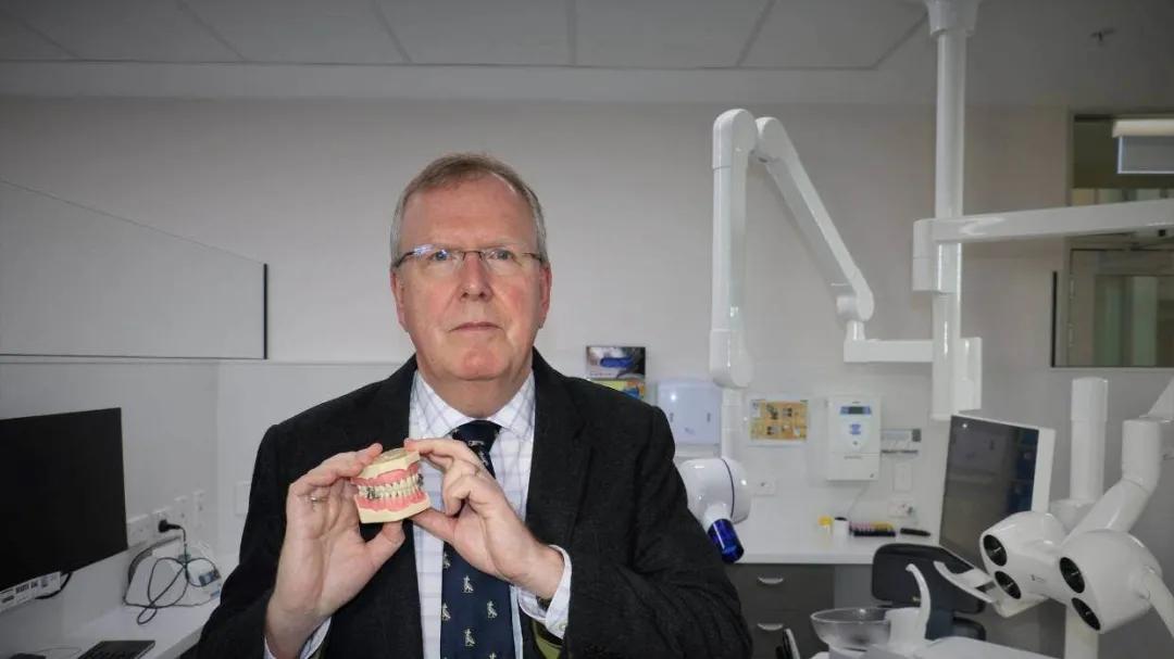 新西兰大学发明锁牙减肥神器，2周掉12斤肉！网友怒喷...