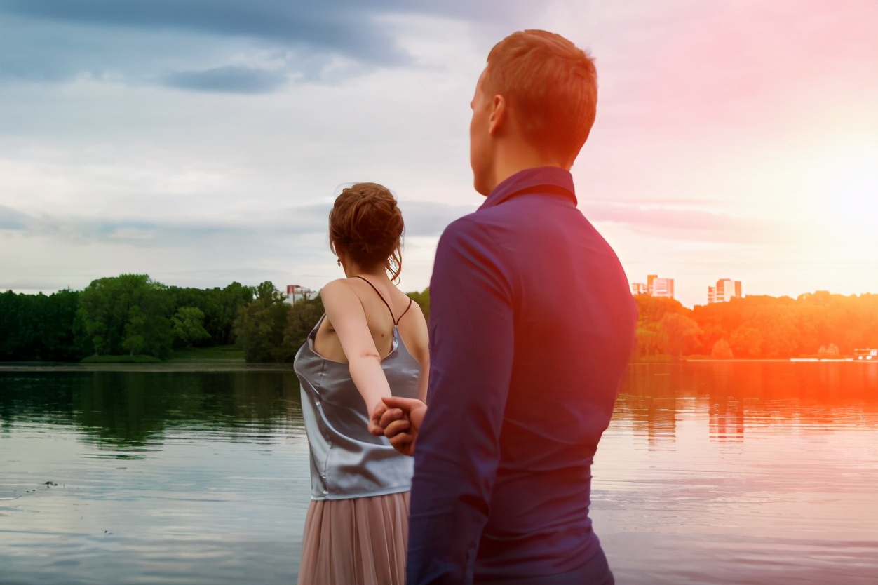 让男人疯狂爱上你的三种行为,男人如此失控原来是对你动心了