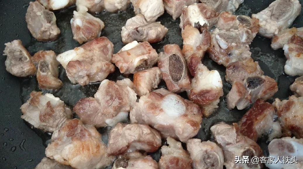 排骨怎么用电饭锅炖好吃,电饭锅焖排骨的家常做法孩子爱吃
