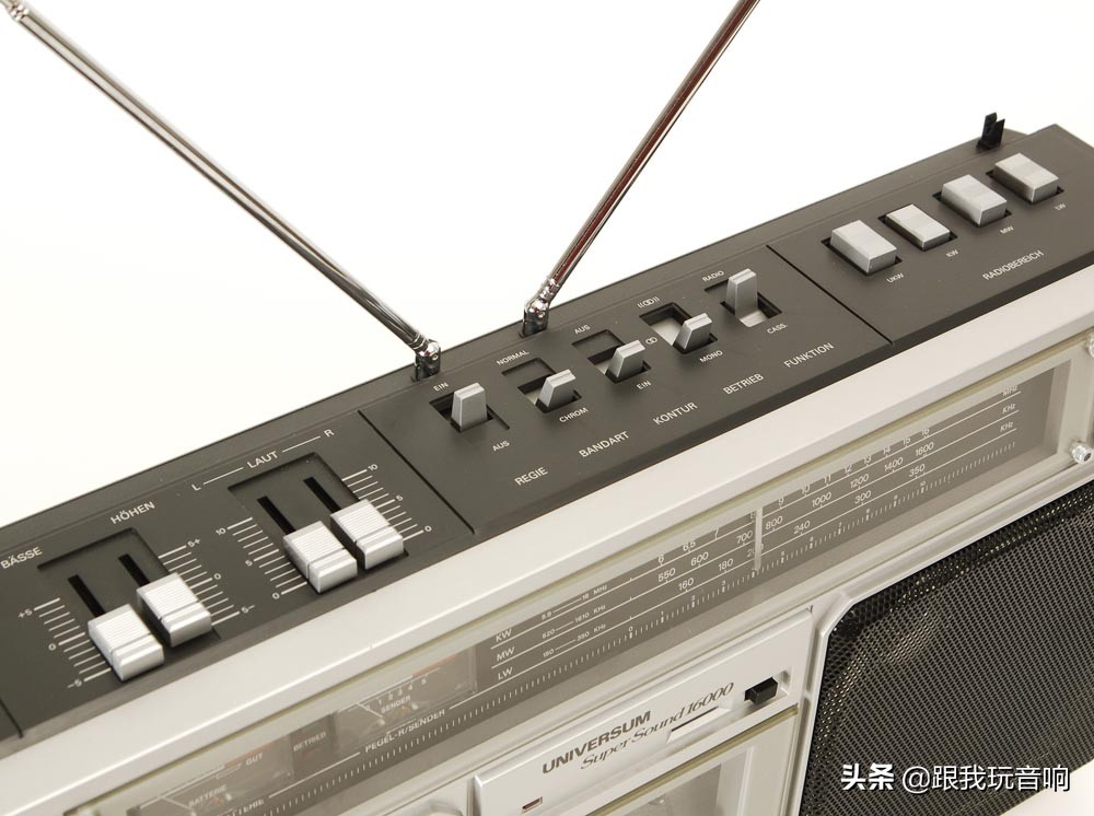 这是一款德国进口UniversumCTR2605便携式音响收音机录音机