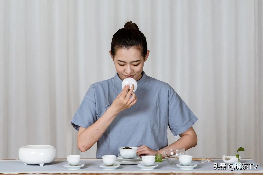 铁观音茶如何区分浓香型和清香型,新茶浓香型铁观音怎样冲泡口感好