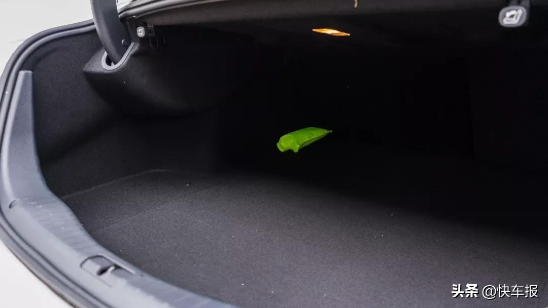 摸着方向盘感觉就很自豪，这就是红旗的魅力「快车体验117」