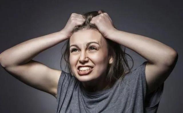 50多岁的女人更年期都有哪些症状,50岁女性怎么感觉全身不舒服