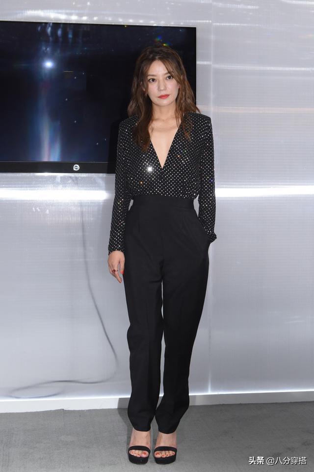 44岁赵薇穿皮衣搭配,40岁赵薇减龄穿搭