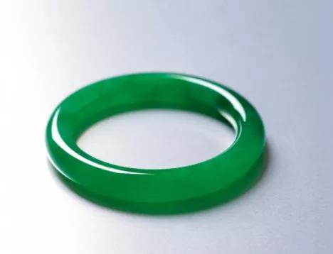 玉镯戴久了表面有划痕怎么清除,自己在家用美假机抛光玉镯可以吗