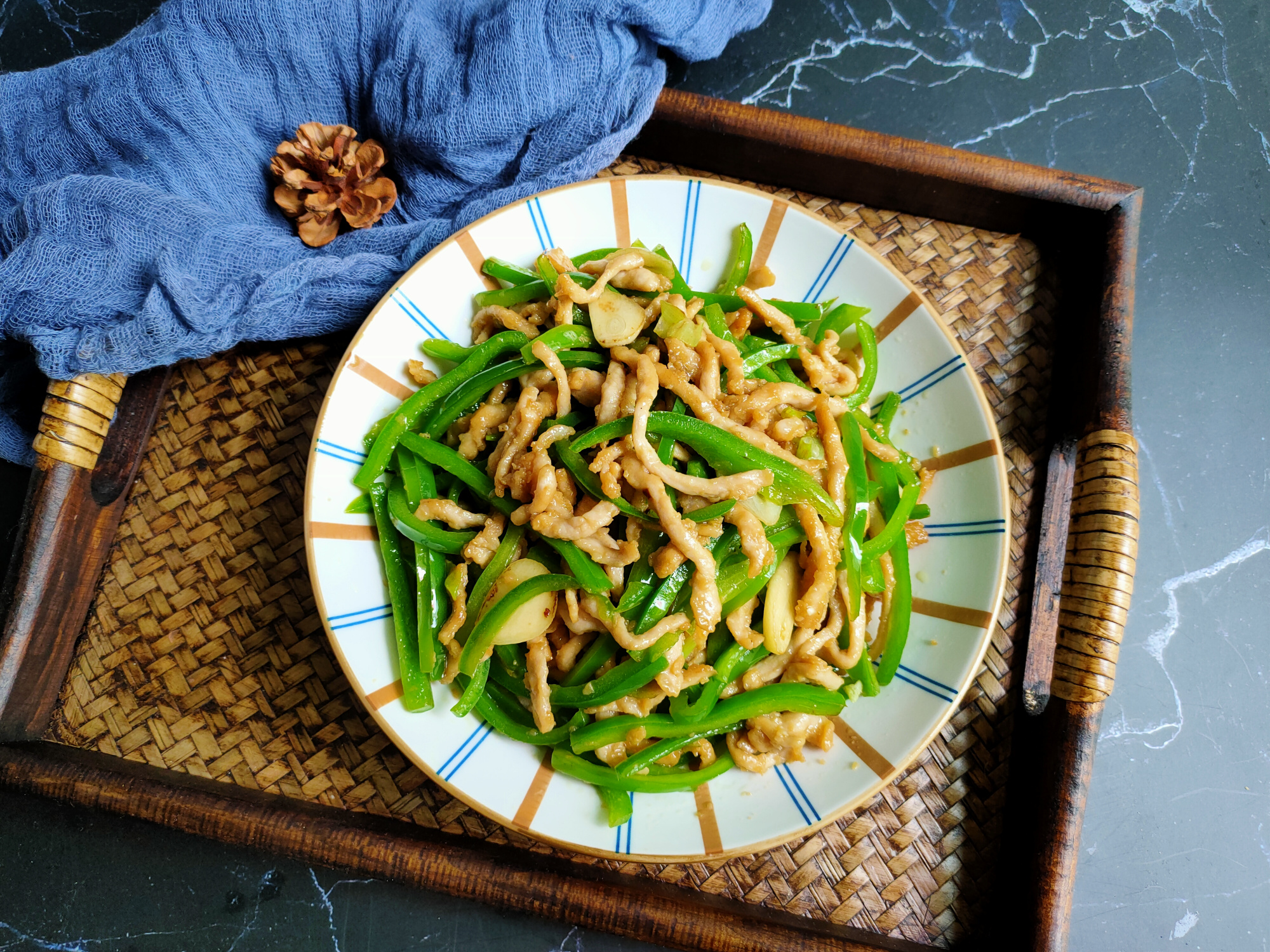 炒肉丝不嫩不入味还粘锅？大厨教你“三个妙招”，嫩滑入味不粘锅