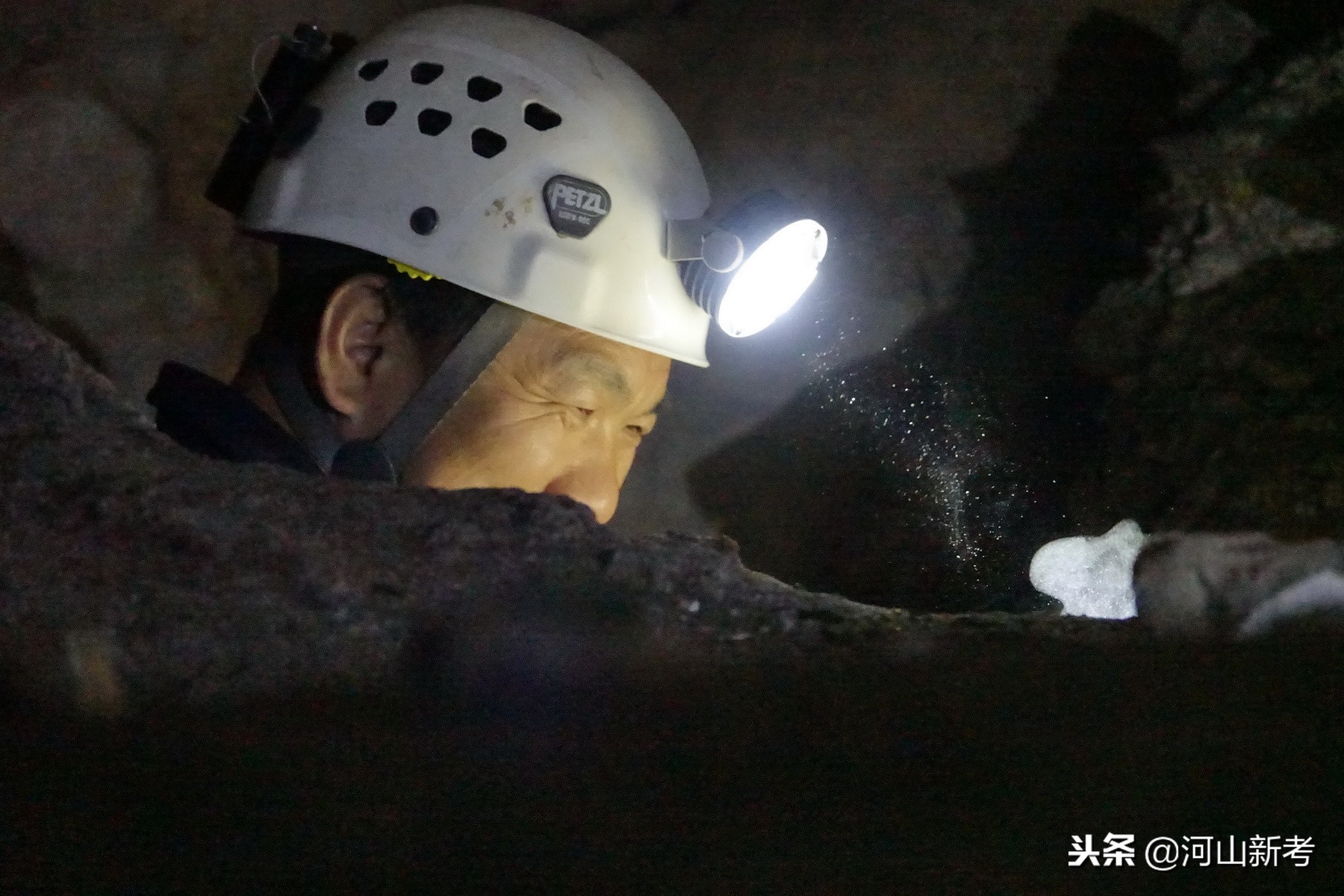 探险中国天坑视频,专家探险贵州神秘天坑完整版视频