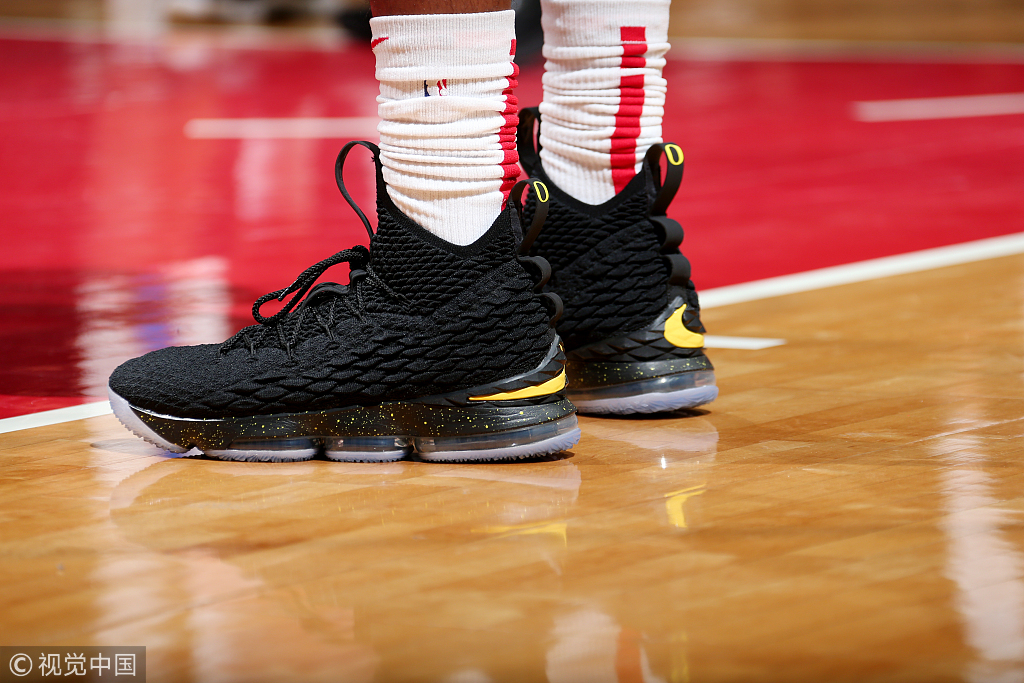 NBA今日球鞋精选:上脚两双联名款!火箭赢了,“鞋王”嗨了