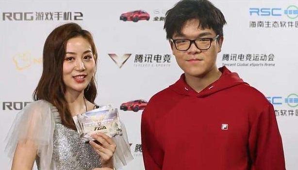 柯洁跨界玩斗地主,柯洁跨界斗地主夺冠视频