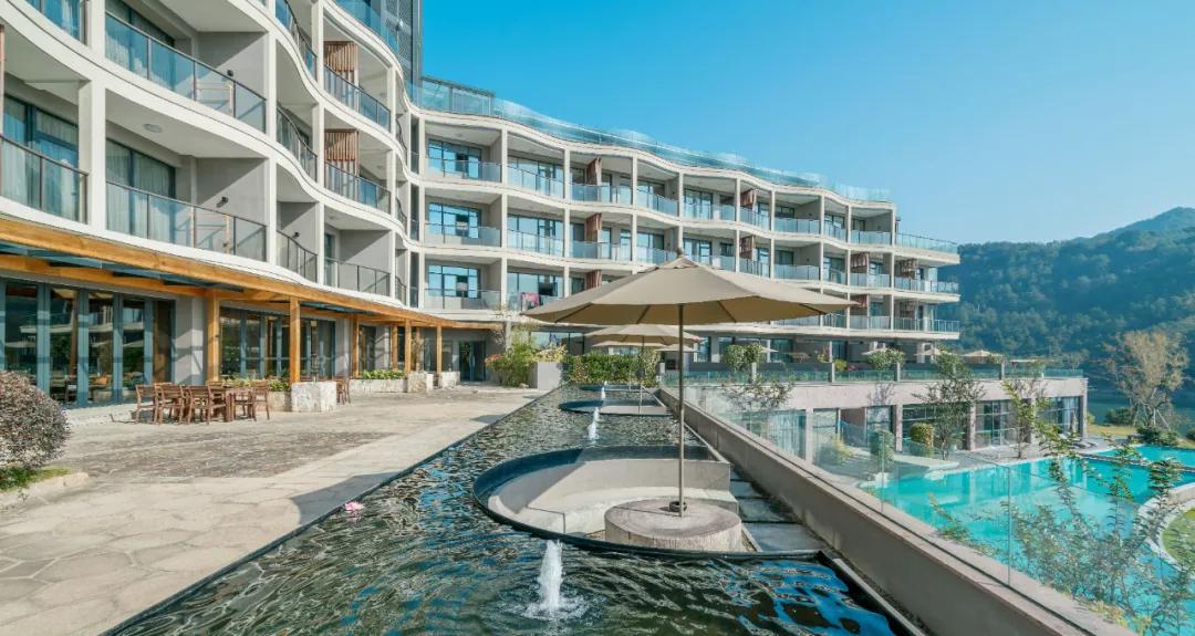 露天温泉小院精品,一房一厅庭院私家温泉