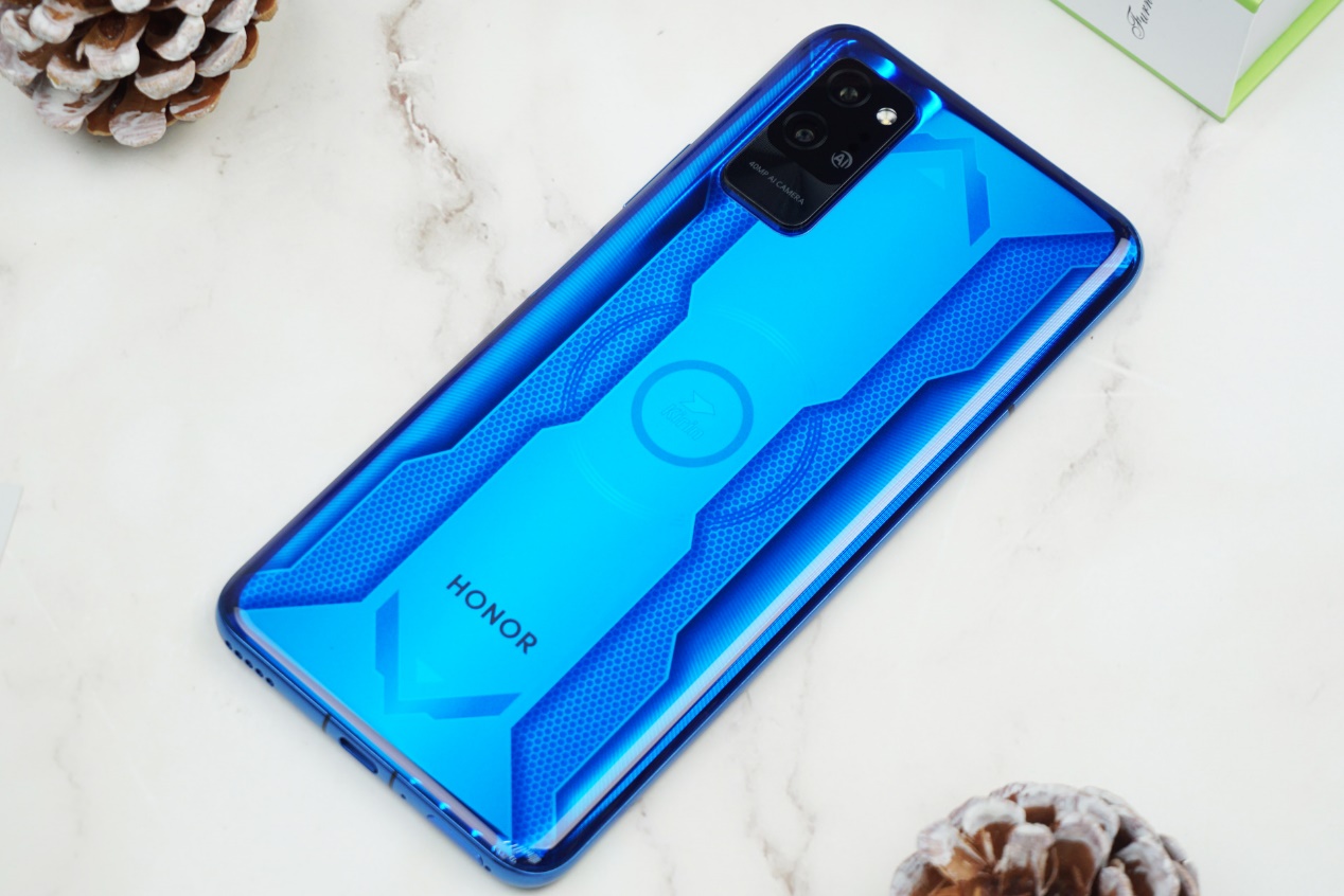 荣耀Play4 Pro评测：2899元的麒麟990，年轻人们觉得香不香？