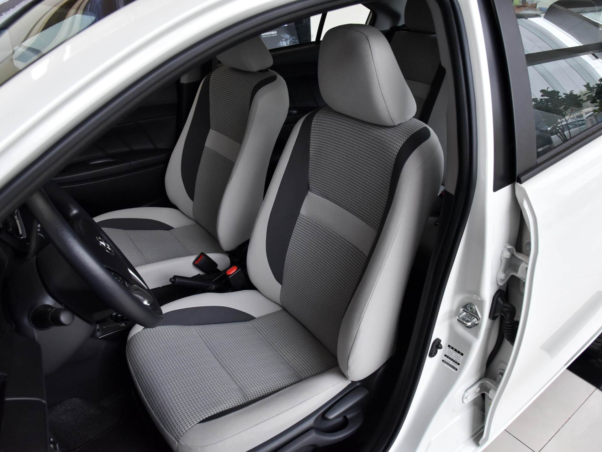 丰田威驰三厢车值得购买吗,丰田威驰新车4万三厢图片