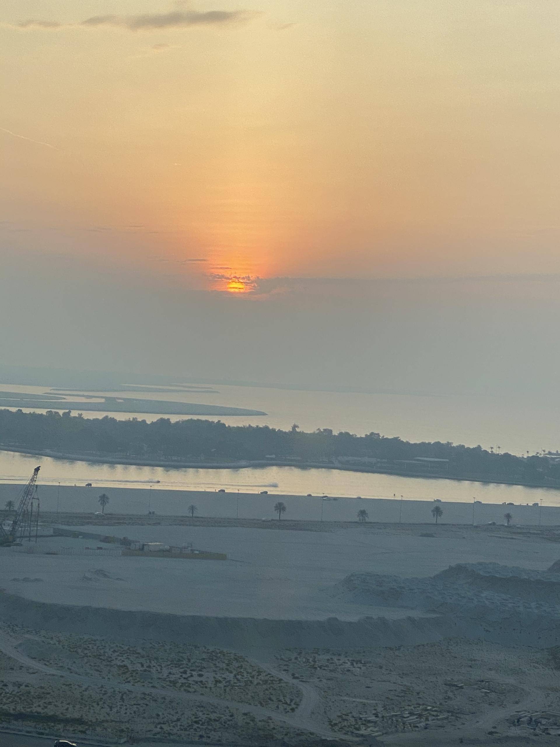 我为赚钱独闯迪拜创业，被骗20多万，如今只想给妻子买别墅