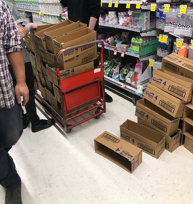 澳洲代购抢奶粉事件,中国大妈在澳洲超市偷奶粉