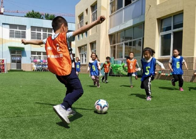 足球从娃娃抓起完整版,足球从娃娃抓起内容